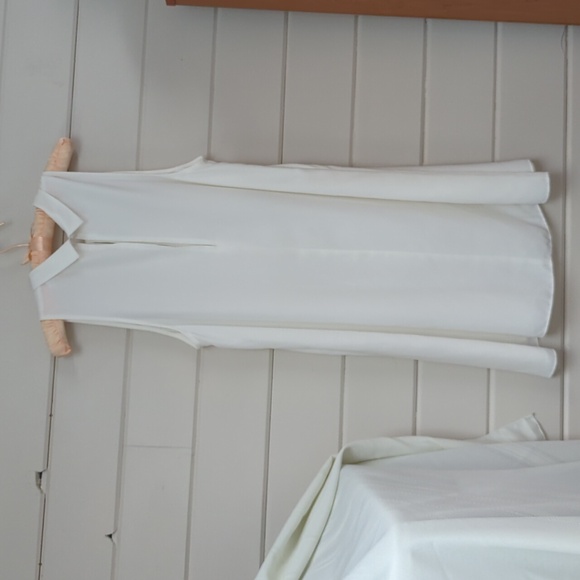 Sleeveless off-white long top - Picture 2 of 3